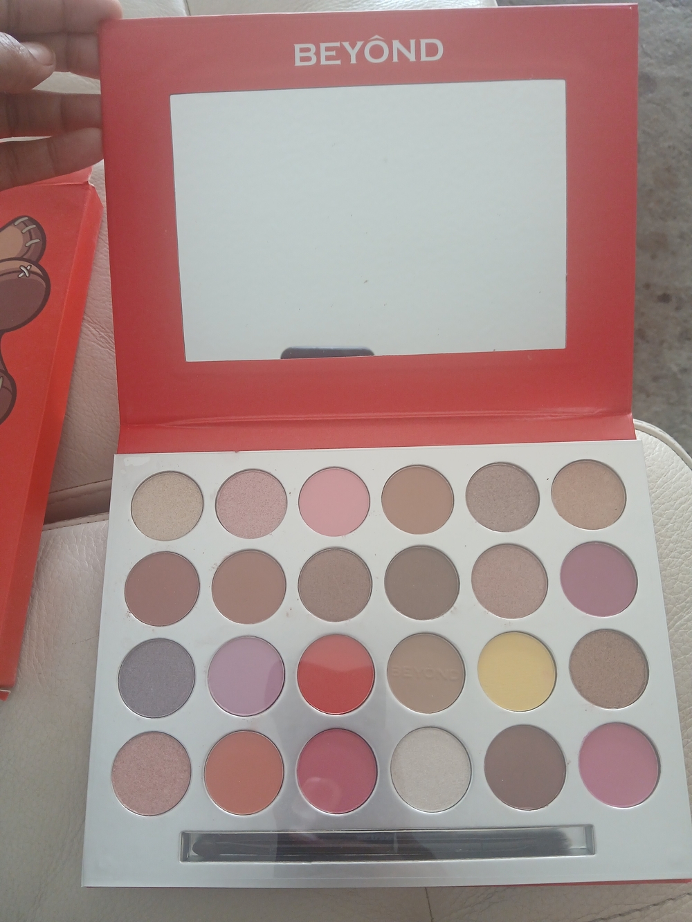 24-Color Neutral & Pink Eyeshadow Palette - Pink & Beige Tones